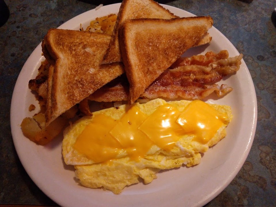 Scramble Eggs and Bacon with Homefries